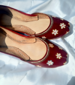 kiran: hand-painted khussa - Image 3